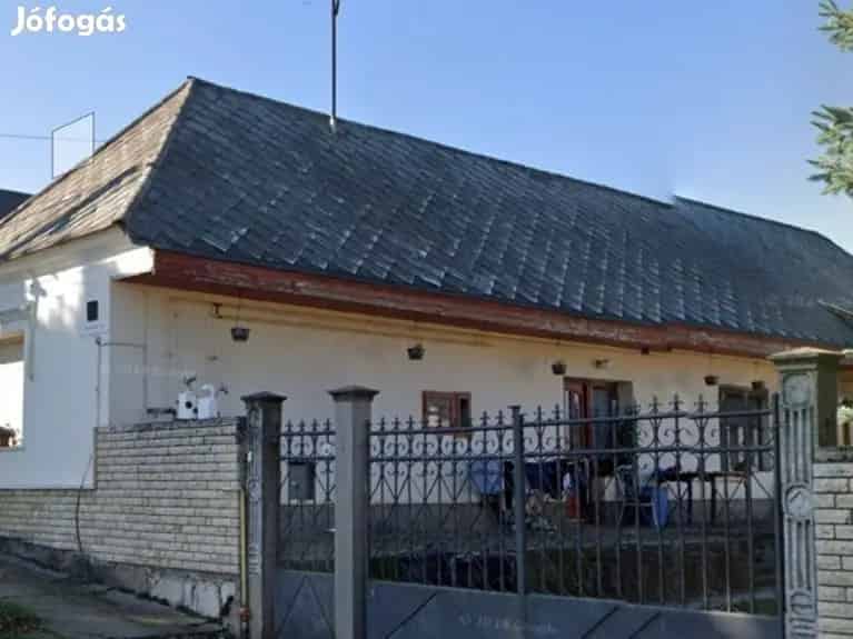 Lábatlan 110nm-es 3 szobás családi ház eladó