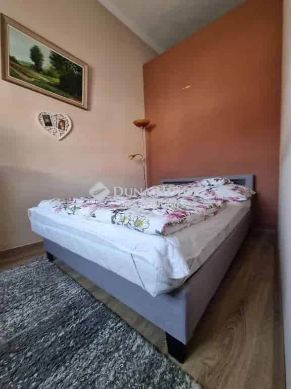 Pápán 41 m2-es felújított tégla lakás eladó