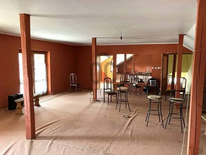 Pusztavám üzlethelyiség eladó 216 m2 frekventált helyen