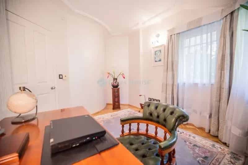 Adyliget Luxus Családi Ház Eladó