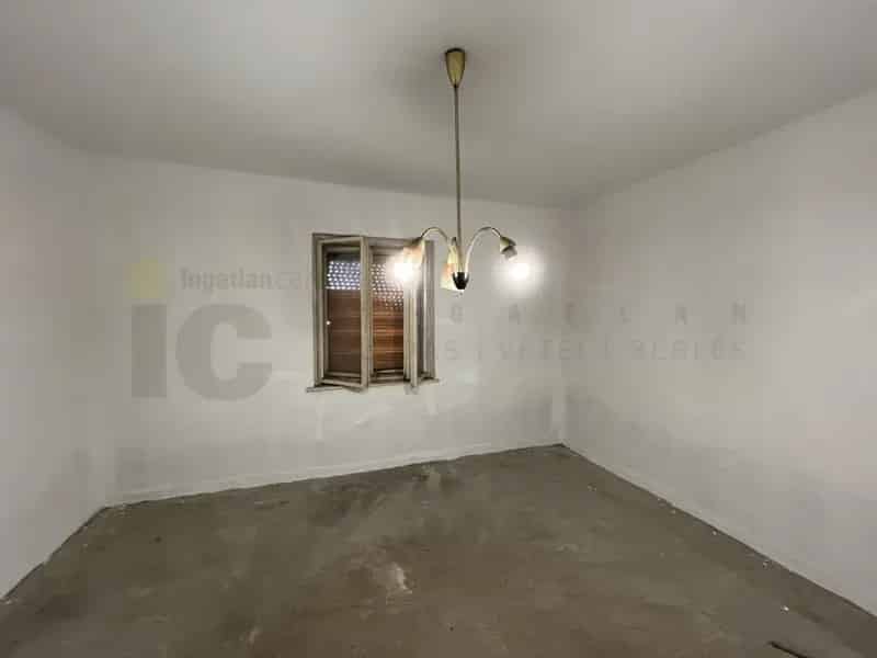 120m2-es 4 szobás ház Kisteleken - vállalkozásra, lakásnak is