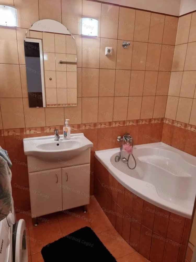 Ceglédi 55 m2-es Felújított Tégla Lakás Eladó