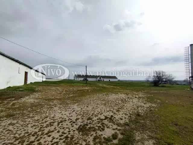 Gyulafirátóti Baromfi Telep Eladó - 1870 m2 - 3 Épület