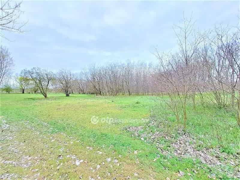 Nagykőrös külterületi tanya és legelő eladó 4262 m2