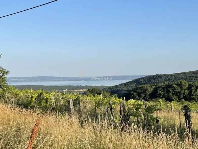 Balatonra Panorámás 3000nm-es Telek Balatoncsicsón