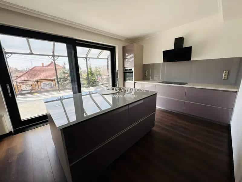 Dunapart családi ház Dunaharasztiban - 295nm, 4 szoba, wellness