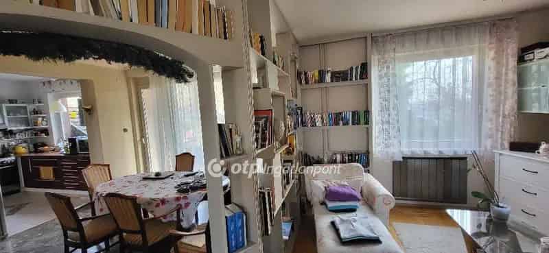 Budafoki családi ház eladó - Panoráma, medence, szauna