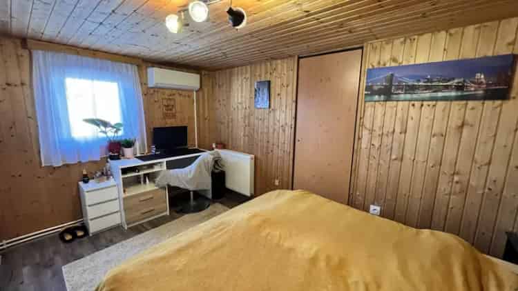 Bajai családi ház eladó - felújított, 143 nm, medence, CSOK