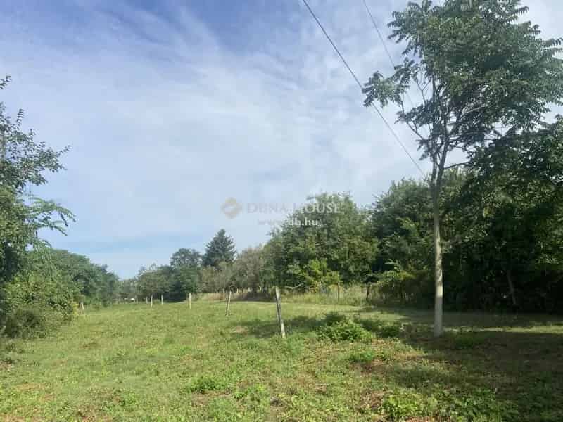 Tata Újhegy 5400m2-es telek eladó házal