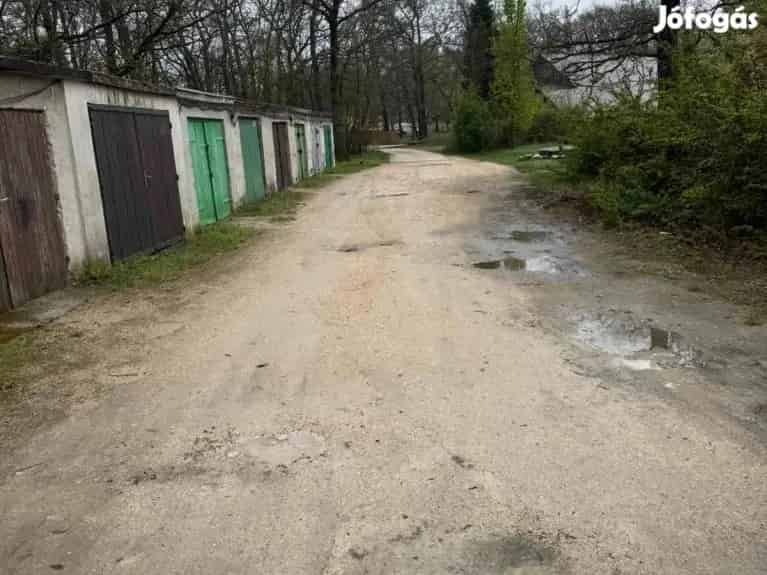 17m2 Garázs eladó Várpalota Készenléti telepen