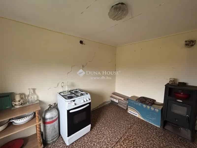 Tokodi hétvégi ház eladó - 42m², két szintes, 1333m² telek
