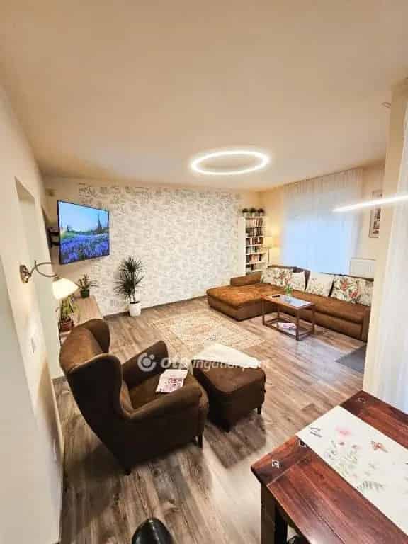 Pestújhelyi kertkapcsolatos lakás eladó bútorzattal