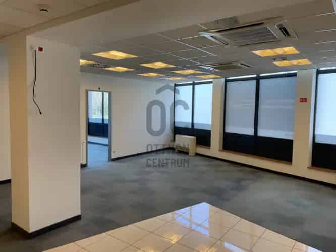 Békásmegyeri üzlethelyiség kiadó 154m2 15 parkolóval
