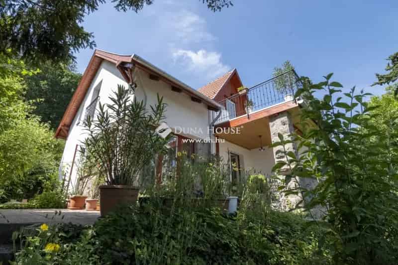 Felujitott 140 nm-es csaladhaz Domoeson napelemekkel 2650 nm-es telekkel