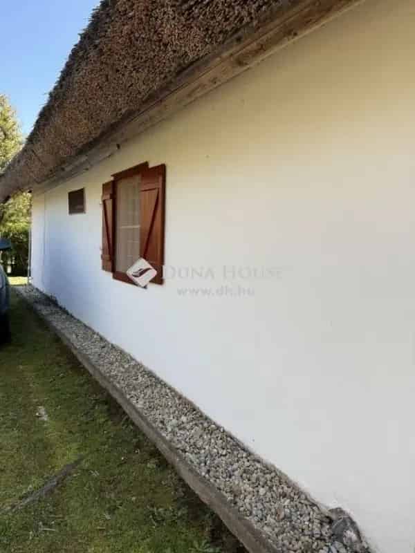 Nádtetős nyaraló Balatonmáriafürdőn 150 méterre a Balatontól