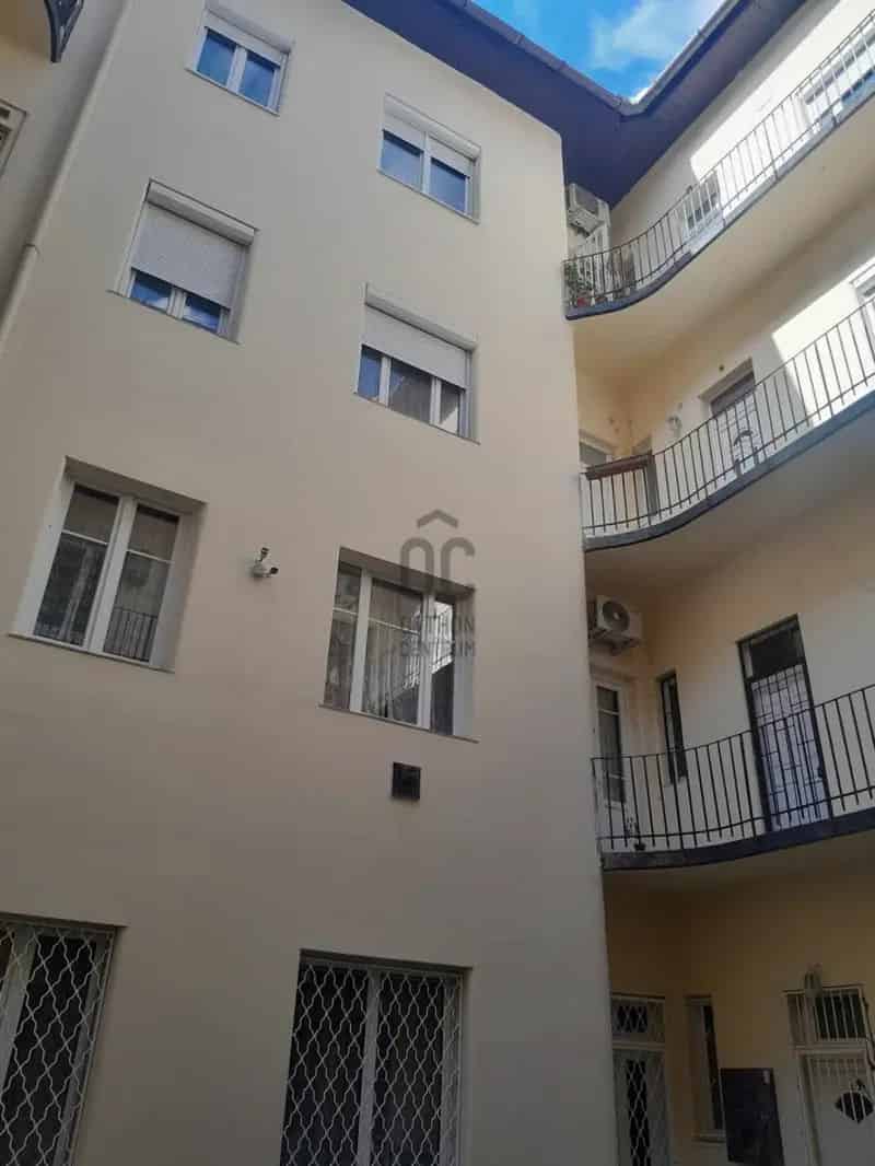 VIII kerulet Orczy ter melletti felujitott 2 szobas klima lakás elado