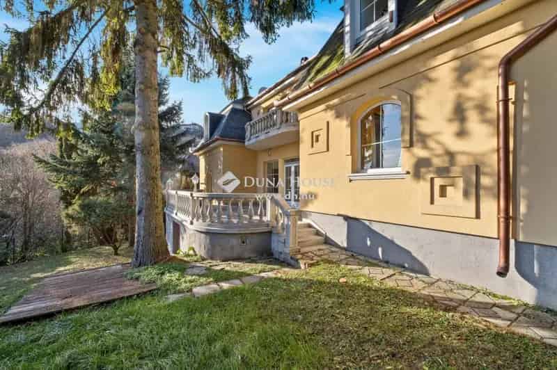 Panorámás családi ház Szentendrén