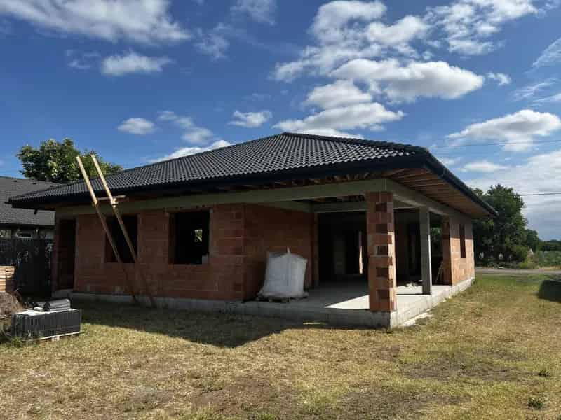 180 m2-es szerkezetkesz csaladhaz 2000 m2-es telken Lbertirban