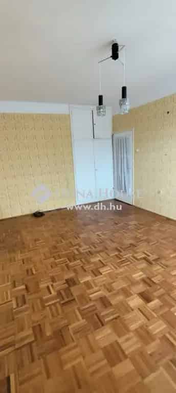 Veszprém Egyetemi városrész 60nm-es 1 5 szobás felújítandó lakás eladó