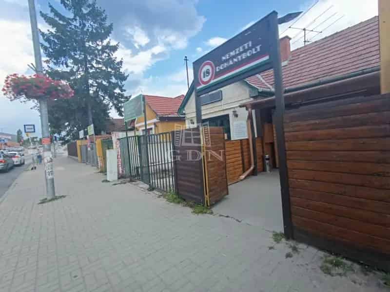 Érd BEM tér üzlethelyiségek eladók befektetőknek is