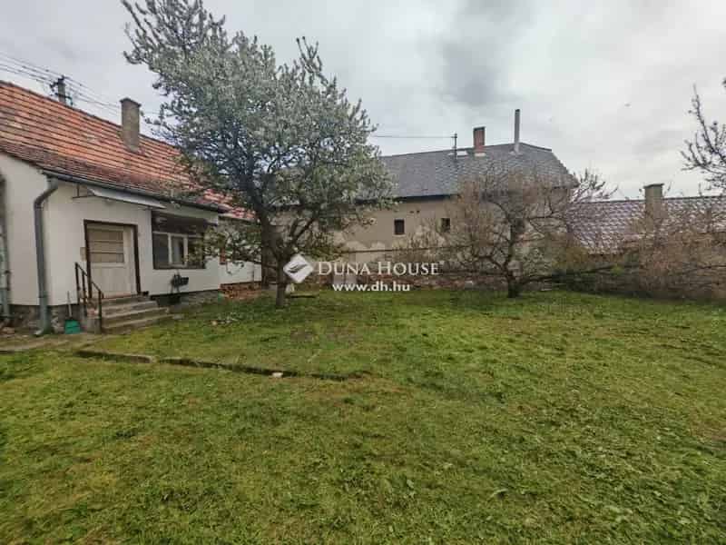 Felujitando csaladhaz Kesztölcön 4 szoba akadalymentesitett