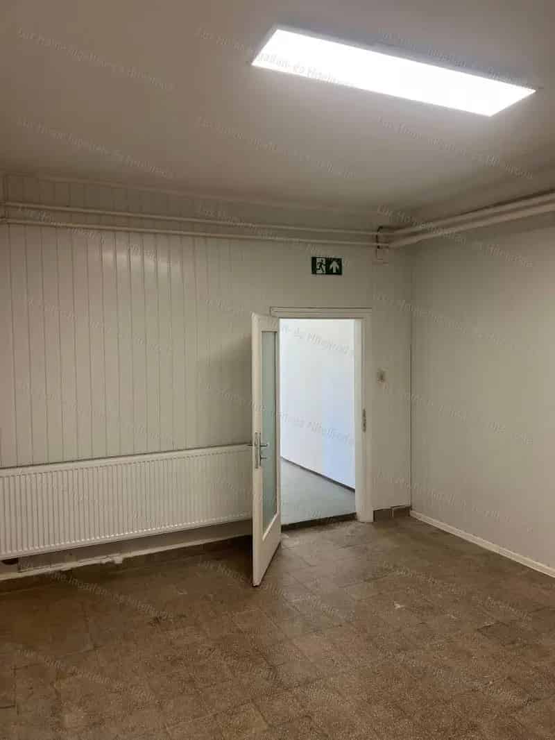 Komárom Üzlethelyiség Kiadó 186 nm Iroda Raktár