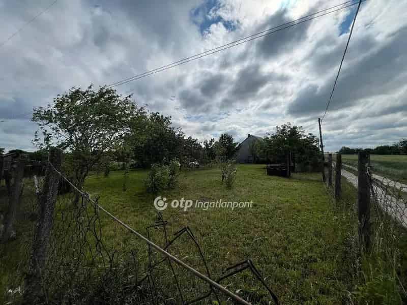 Zártkerti Telek Eladó Győr Sashegyen 843m2