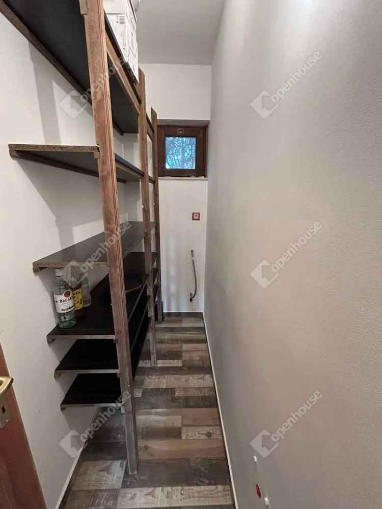 Pilis családi ház eladó üzletnek alkalmas