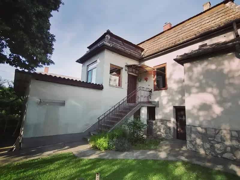 82nm-es családi ház Komáromban eladó