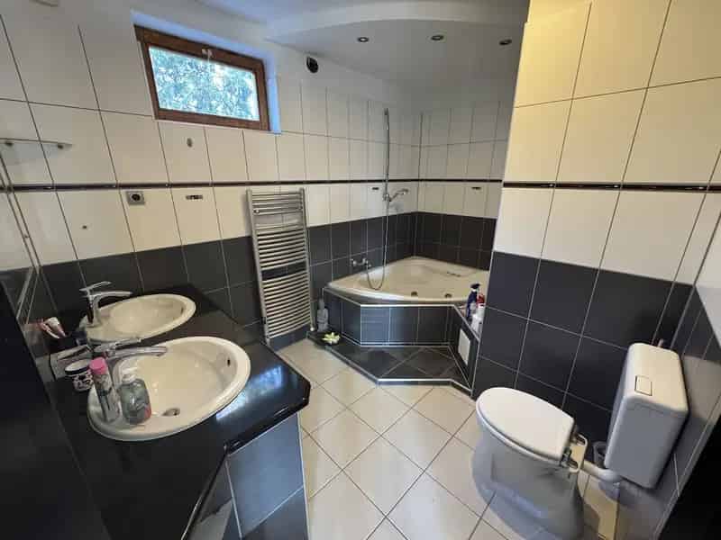 Erd Vinceller Reszen 2 Csalad Haz Elado 1647m2 Telken