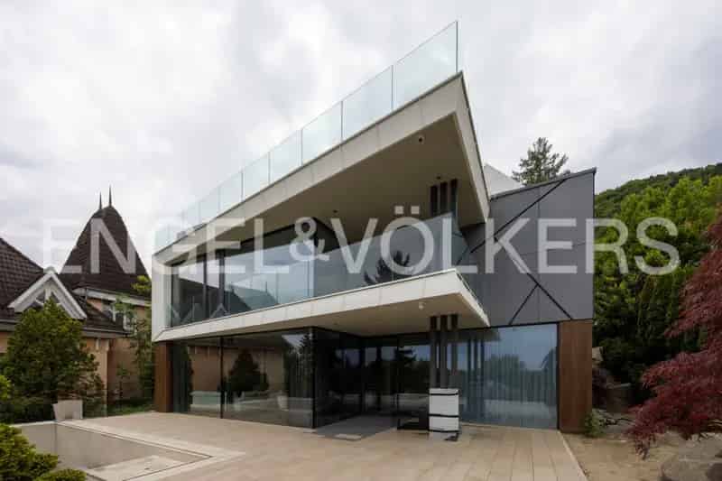 Modern Luxusvilla Budapesten Wellnesszel es Okosotthon Rendszerrel