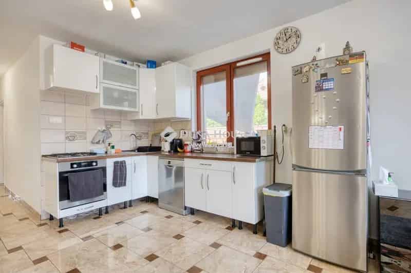 92 m2-es modern ikerház Vecsésen eladó