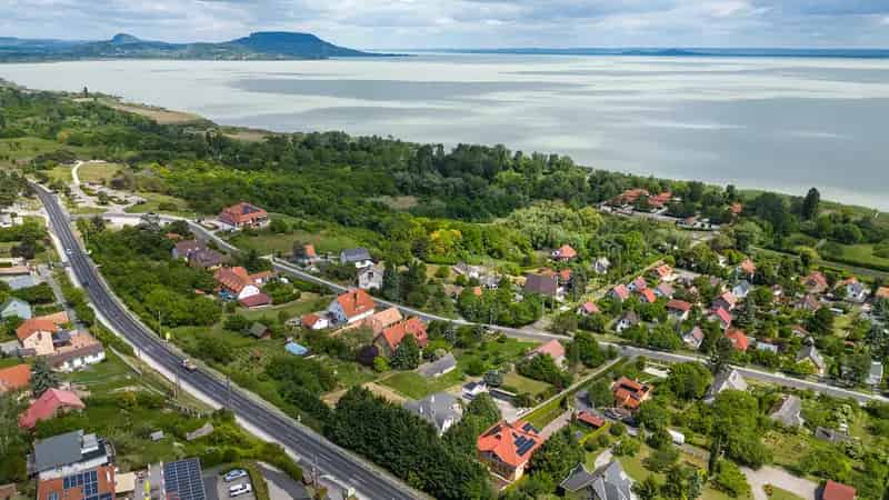 Panorámás Balatoni családi ház eladó Balatongyörökön