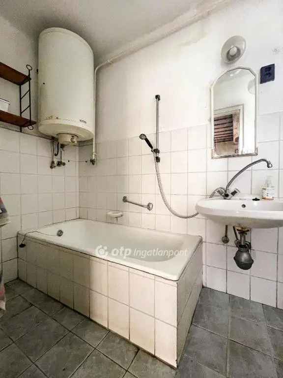 Felujítandó családi ház Tápszentmiklóson