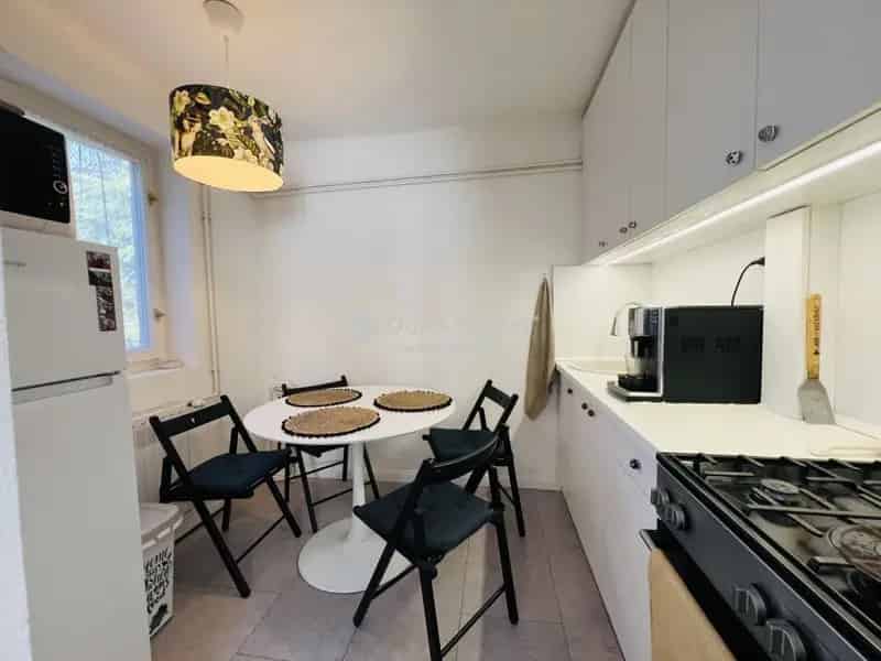 Balatonberényi ikerházfél eladó - 3 szoba, szabadstrand közelében