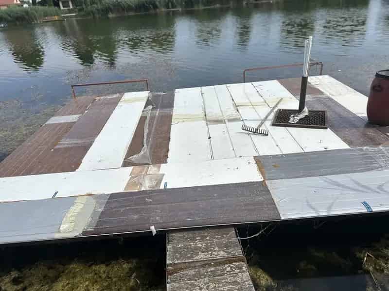 Szolnok Alcsisziget 40nm-es Felújított Faház 1880nm-es Telken Saját Stéggel
