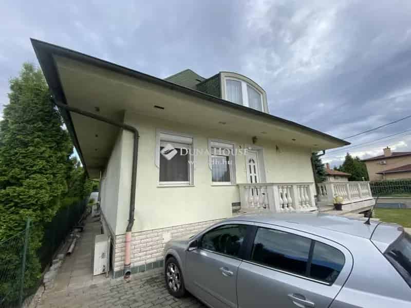 81 nm-es 1 2 szobás családi ház csendes zsákutcában