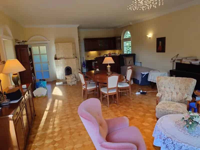 161m2-es családi ház Piliscsabán, fedett medencével és szaunával