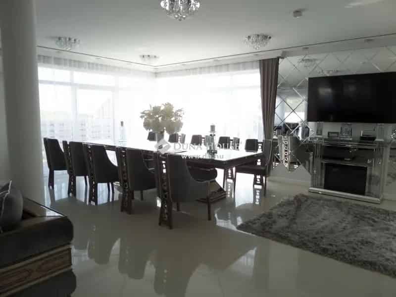Üröm Luxus Családi Ház Eladó - 255nm 4 Szoba Medence Napelem
