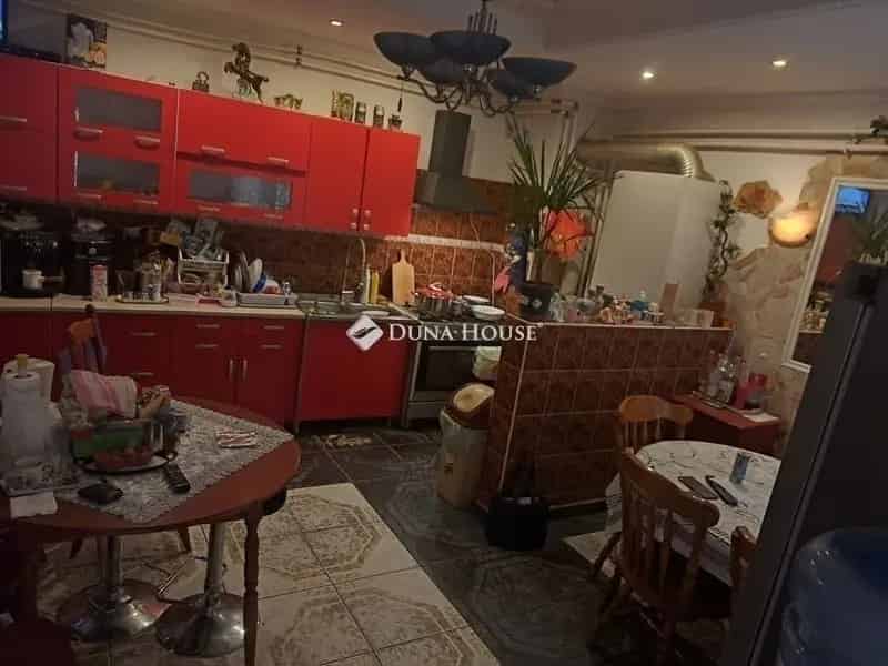 Gyömrői családi ház eladó - 3 hálószoba, kandalló, terasz