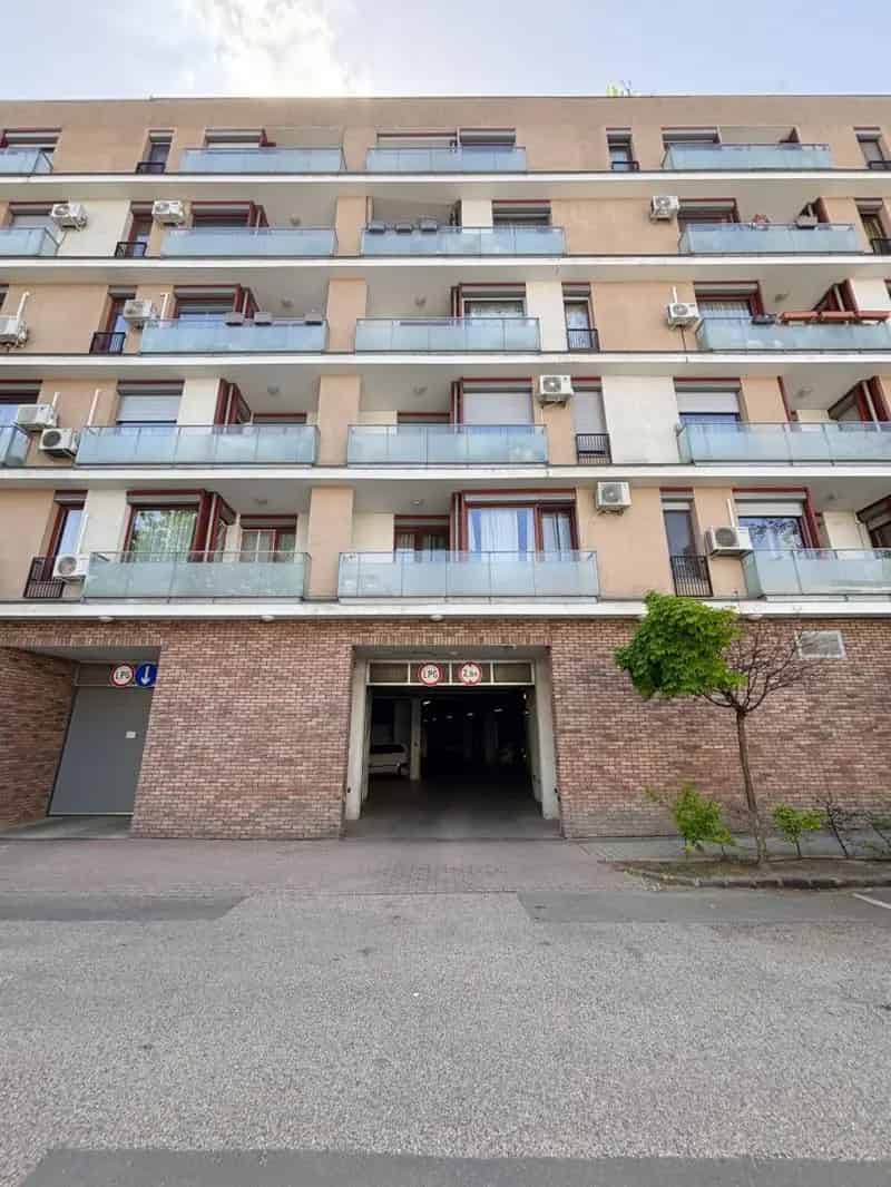 Garázs Kiadó , Budapest, Közép-Magyarország