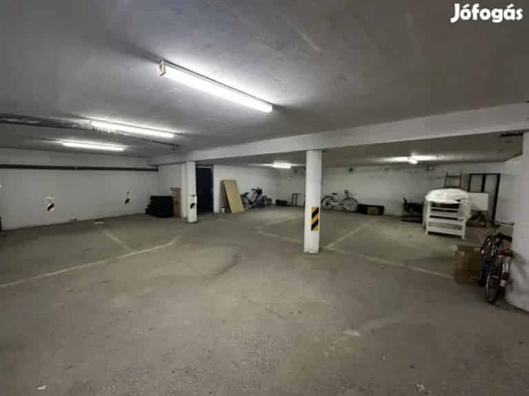 Pécs Belváros Teremgarázs Eladó Kisflórián utca