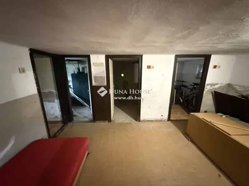 Siklósi Nyaraló eladó - 2 szoba, fürdő, kert, jó állapot