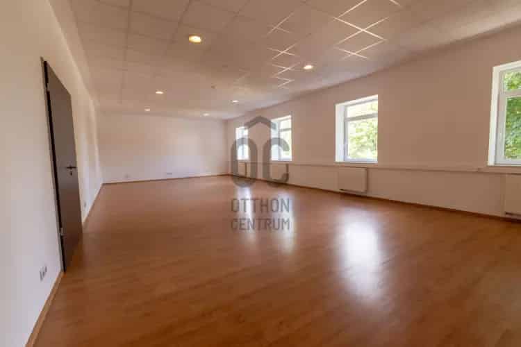 Lovasberényi eladó kereskedelmi ingatlan 1700 m2