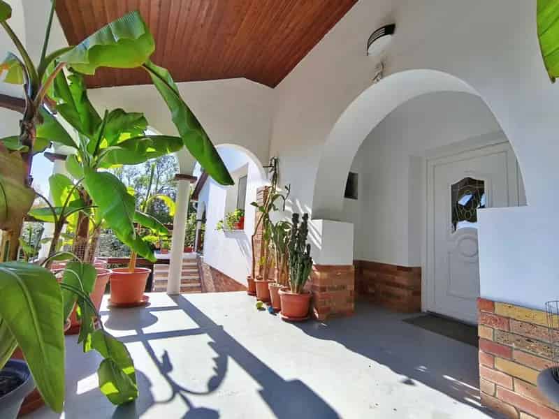 Demjéni családi ház eladó - 200 m2 - egyedi stílus