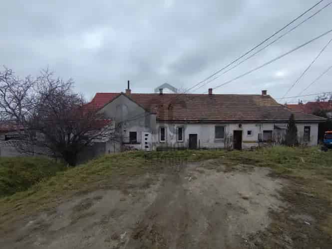 Várpalotai eladó sorház saját udvarral H495933