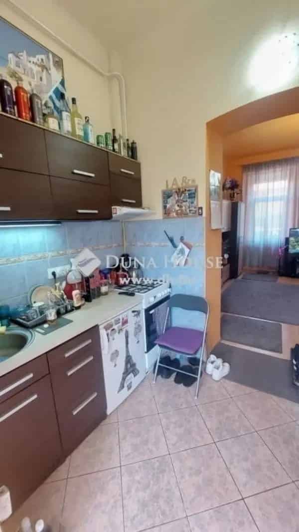 Kertkapcsolatos lakás eladó Budapest 15 kerületben