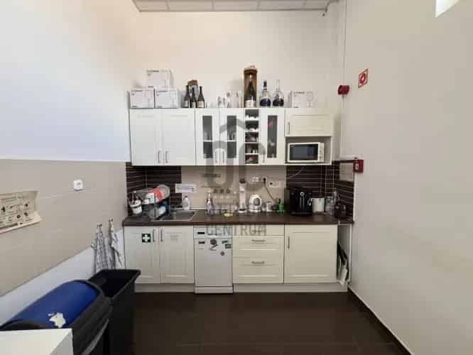 400 m2-es Kiadó Iroda Budakeszin - Irodák és Logisztika