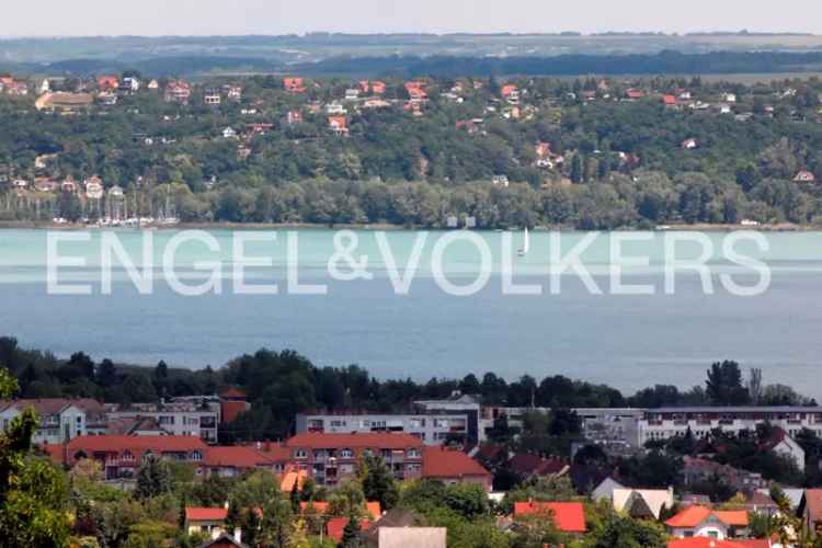 Balatonalmadi panorámás telek eladó