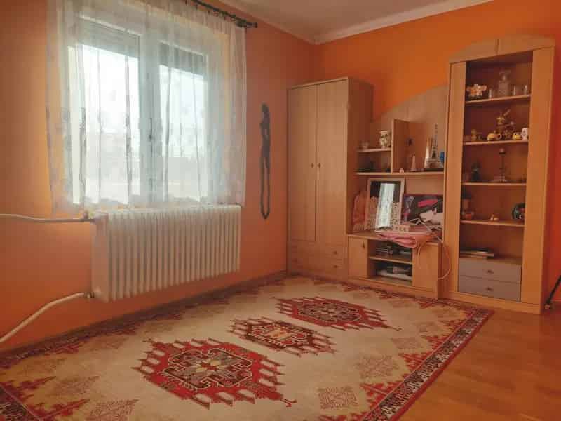 Tágas családi ház eladó Simontornyán - kiváló helyen, sok lehetőséggel!